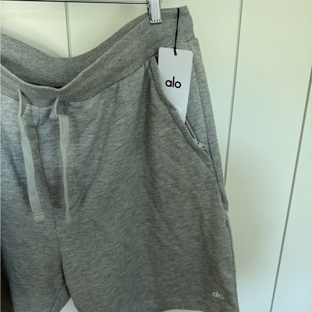 New Alo Yoga Gray Chill Short Size 2XL - Picture 8 of 12